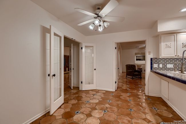201 Sheffield, House other with 5 bedrooms, 5 bathrooms and null parking in Castle Hills TX | Image 39