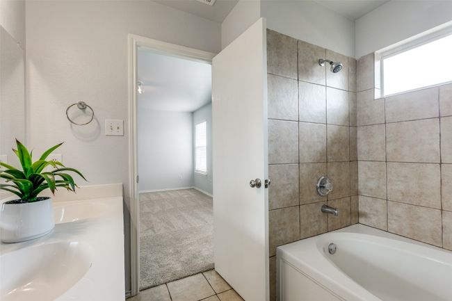 33 Verde Ranch Loop, Townhouse with 3 bedrooms, 3 bathrooms and 2 parking in Leander TX | Image 12