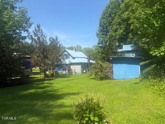 123 Mcmahan Gibbs Rd, House other with 2 bedrooms, 2 bathrooms and null parking in Roan Mountain TN | Image 9