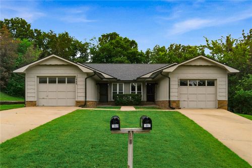 1987 E Wilkins Pl, Fayetteville, AR, 72703-3729 | Card Image