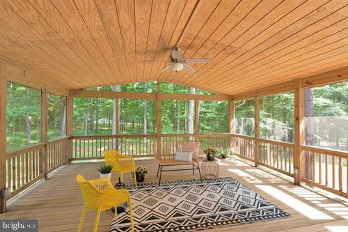 9343 Green Meadows Rd, WARRENTON, VA, 20187-7741 | Card Image