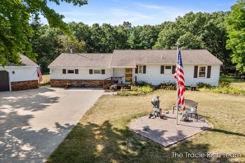 7640 9 Mile Rd, Rockford, MI, 49341-9631 | Card Image