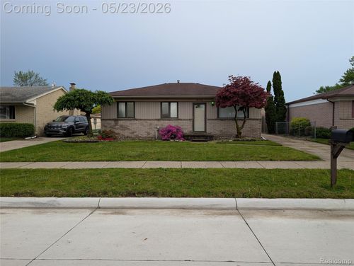 16318 Wellington Ave, Roseville, MI, 48066-2308 | Card Image