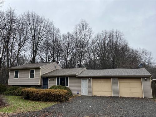 665 Carson Salt Springs Rd, Mineral Ridge, OH, 44440-9334 | Card Image