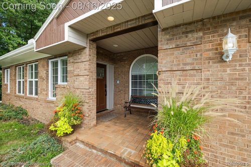 17316 Mount Vernon St, Southfield, MI, 48075-8006 | Card Image