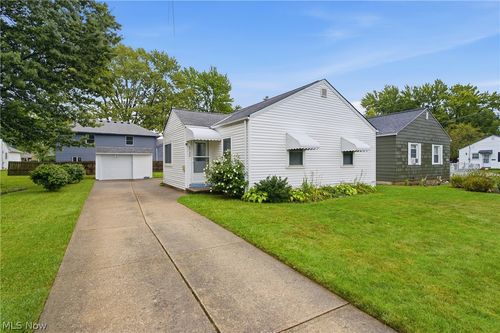 5733 Porter Rd, North Olmsted, OH, 44070-4254 | Card Image