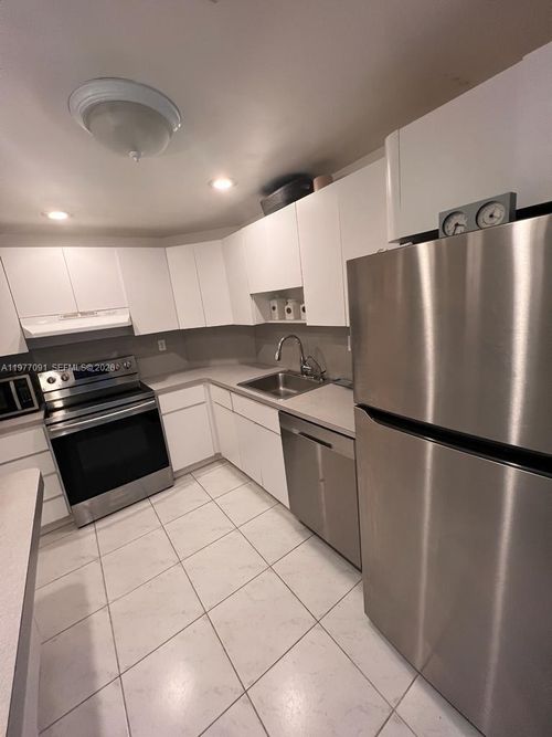 apt-611-300 Bayview Dr, Sunny Isles Beach, FL, 33160-4711 | Card Image