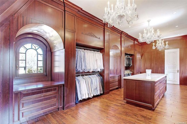 Closet | Image 18
