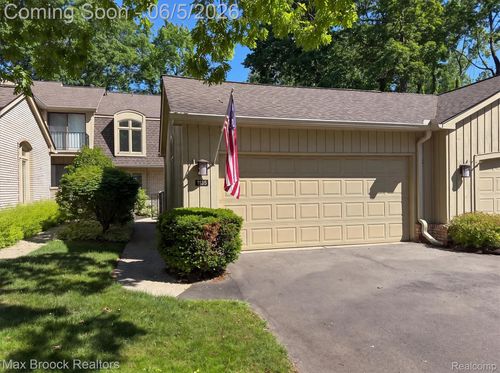 1135 Ivyglen Cir, Bloomfield Hills, MI, 48304-1236 | Card Image