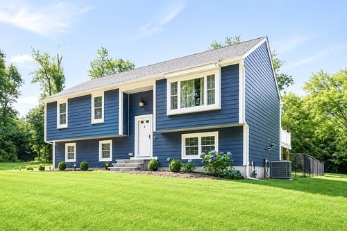 174 Bent St, Franklin, MA, 02038-1052 | Card Image