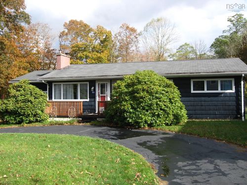 85 School St, Liverpool, NS, B0T1K0 | Card Image