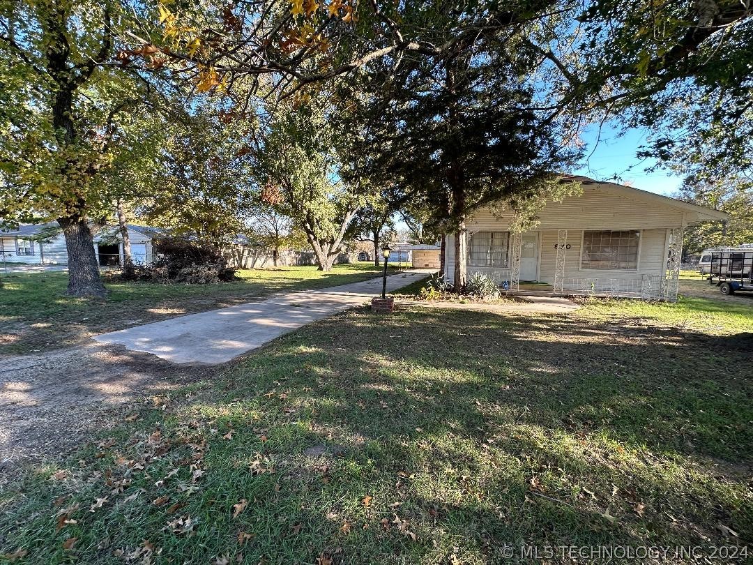Broadway St, Holdenville, OK 74848