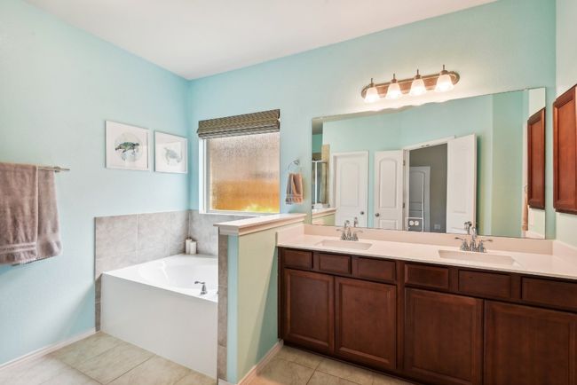 7909 Sunrise Ravine Pass, House other with 4 bedrooms, 3 bathrooms and 4 parking in Lago Vista TX | Image 15