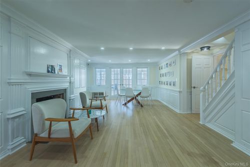 20 N Ravine Rd, Great Neck, NY, 11023-1732 | Card Image