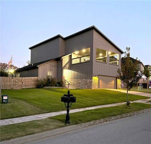 2588 N Justin Dr, Fayetteville, AR, 72704-5162 | Card Image