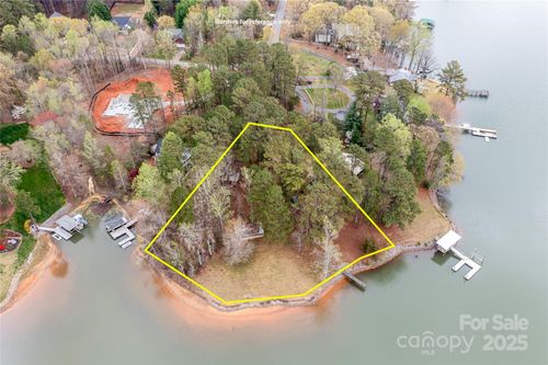 7310 Elmwood Ln, Denver, NC, 28037-8554 | Card Image