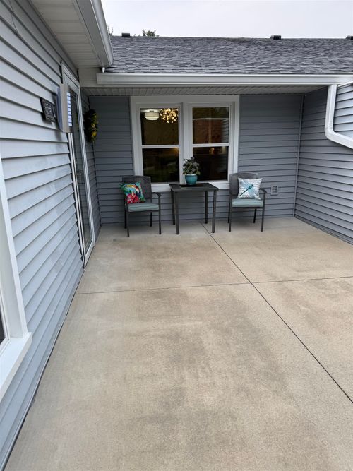 unit-1-615 Woodbridge Lane, Freeport, IL, 61032 | Card Image