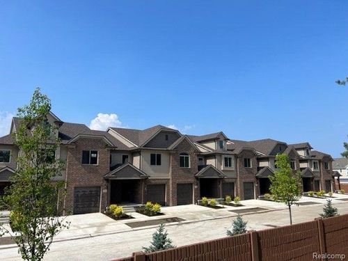 4114 Secluded Pines Dr, Sterling Heights, MI, 48314 | Card Image
