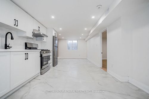 176 Cherrywood Dr, Newmarket, ON, L3Y2X8 | Card Image