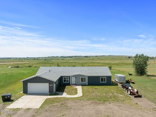 5479 Mathew Ave, Williston, ND, 58801-8503 | Card Image
