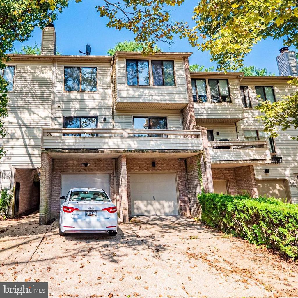 Locust Point Ct, Montgomery Village, MD 20886