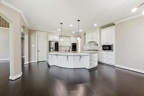 2401 Lake Shadows Ln, Friendswood, TX, 77546-1435 | Card Image