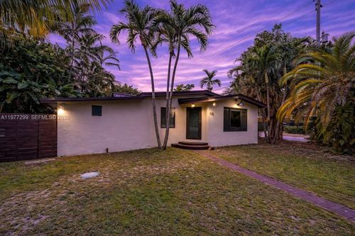 810 Ne 149th St, Miami, FL, 33161 | Card Image