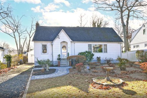 32 Horton Dr, Huntingtn Sta, NY, 11746-4206 | Card Image