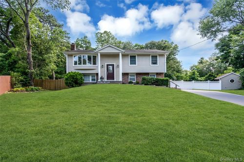 4 Dale Ct, Hauppauge, NY, 11788-4313 | Card Image