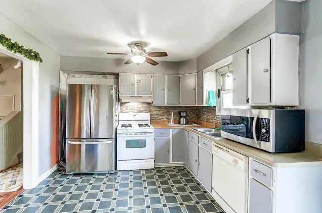11345 E Us Highway 20, House other with 3 bedrooms, 2 bathrooms and null parking in Lagrange IN | Image 6