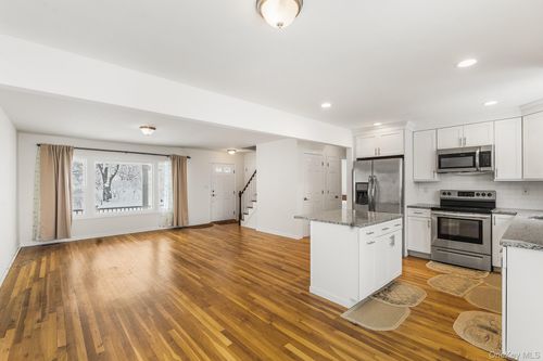 3483 Overlook Ave, Yorktown Heights, NY, 10598-1044 | Card Image