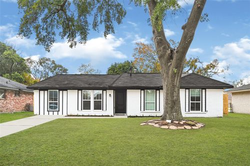 1722 Hidden Valley Dr, Houston, TX, 77088-1821 | Card Image