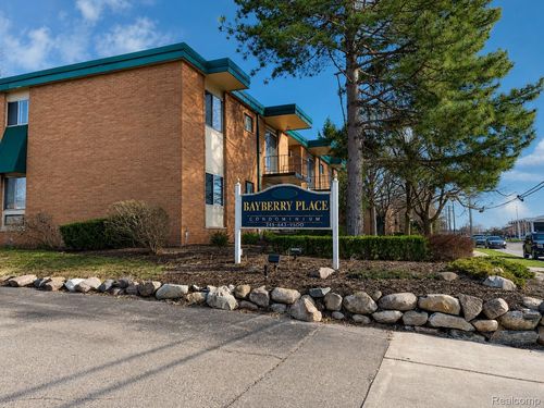 2-1880 Axtell Dr, Troy, MI, 48084-4406 | Card Image