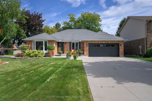 51 September Cres, London, ON, N6K3Y6 | Card Image