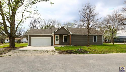 702 S 8th St, Burlington, KS, 66839-2000 | Card Image