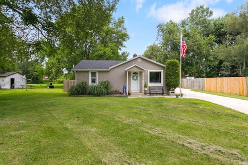 316 W Superior St, Osceola, IN, 46561-2652 | Card Image