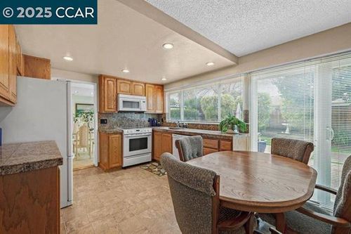 576 Emerald St, Livermore, CA, 94550-5131 | Card Image