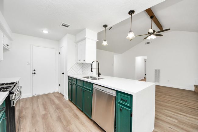 2712 Laurel Creek Way, House other with 4 bedrooms, 2 bathrooms and 2 parking in Pearland TX | Image 16