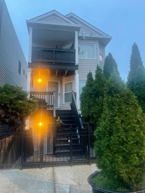 1-1829 Carpenter St, Chicago, IL, 60608-3347 | Card Image