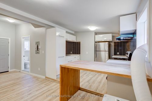c-105 Oak Ave, Hamilton, ON, L8L5M7 | Card Image