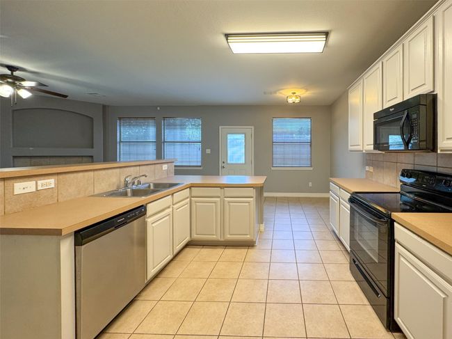 8005 Hidden Path Ln, House other with 5 bedrooms, 4 bathrooms and null parking in Denton TX | Image 11