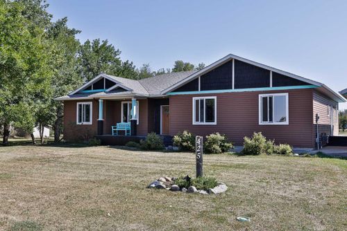 425 N 100 W, Raymond, AB, T0K2S0 | Card Image