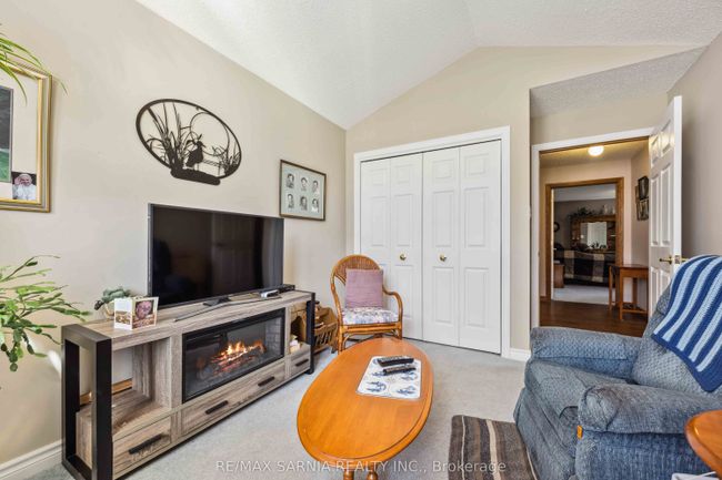 35 Frances Dr, House other with 6 bedrooms, 3 bathrooms and 4 parking in Forest ON | Image 14