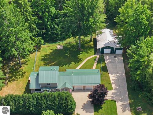2007 S Lake Mitchell Dr, Cadillac, MI, 49601-8876 | Card Image