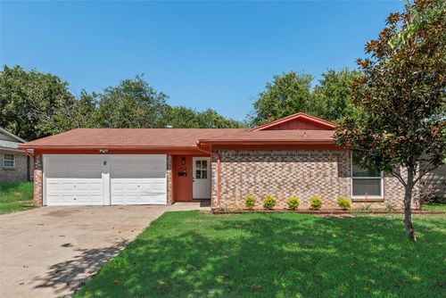 413 Wallace Dr, Crowley, TX, 76036-3238 | Card Image