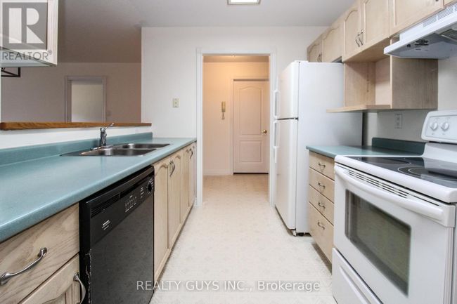 4 - 693 Whitaker St, Townhouse with 2 bedrooms, 2 bathrooms and 1 parking in Peterborough ON | Image 16