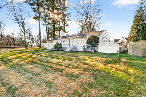 106 Wellford Rd, White Plains, NY, 10607-1124 | Card Image