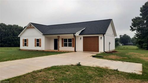 1019 Kennedy St, Yadkinville, NC, 27055-7740 | Card Image