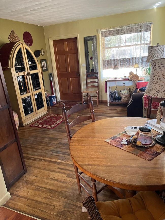 Living Room & Foyer | Image 7