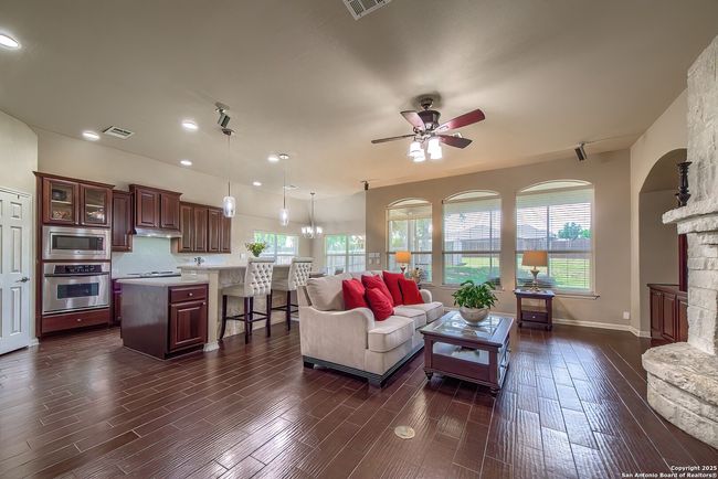 1009 Oak Rdg, House other with 4 bedrooms, 3 bathrooms and null parking in Schertz TX | Image 8